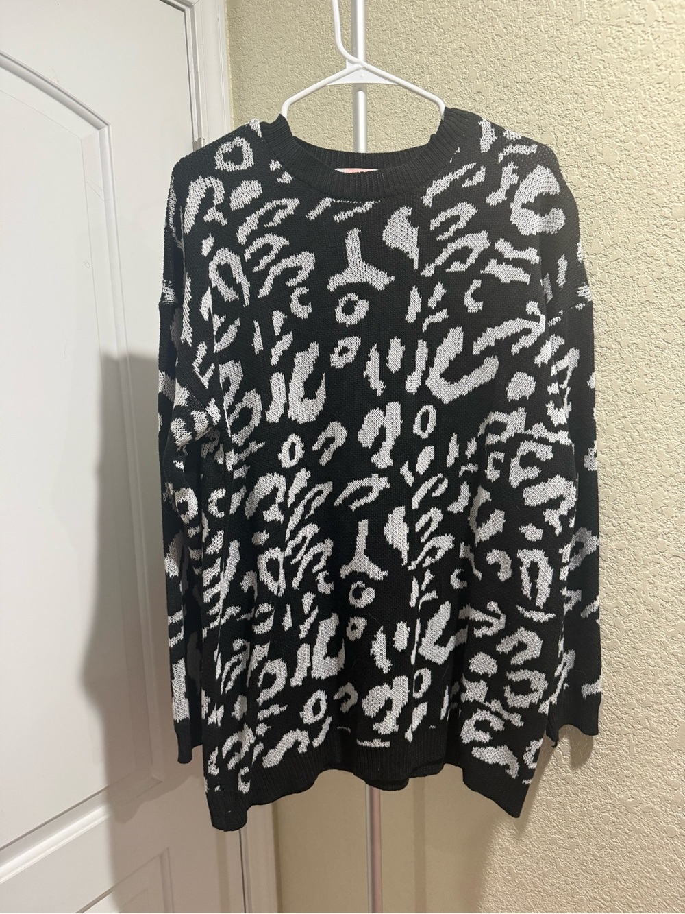 Women's Black & White Animal Print Crewneck Sweater